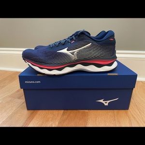NEW Mizuno WAVE SKY 5 J1GD210207 Women 9.5 $170